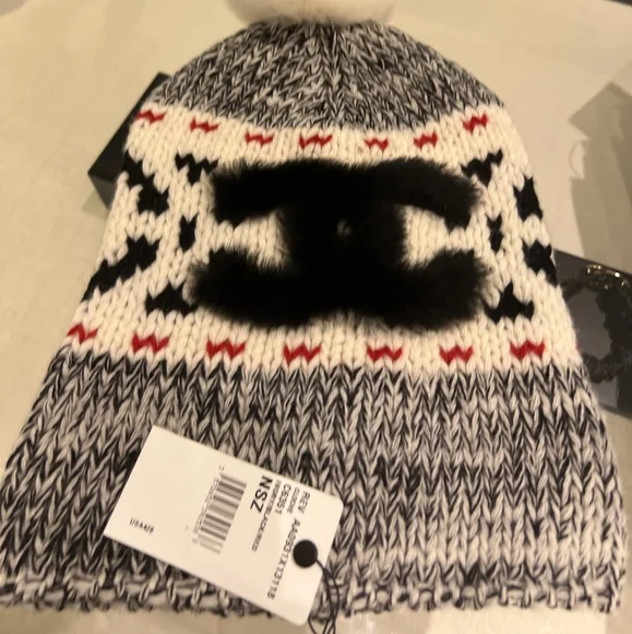 Chanel wool &Lamb Fur Pom-Pom Beanie - Picture 10 of 16